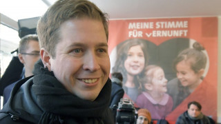 Κέβιν Κιούνερτ: Ο Βενιαμίν της γερμανικής πολιτικής σκηνής που θέλει να εκθρονίσει τη Μέρκελ
