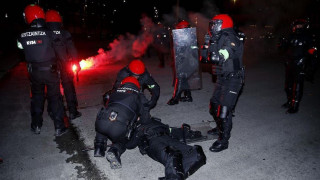 Europa League: Η συγκλονιστική κατάρρευση αστυνομικού σε επεισόδια στο Μπιλμπάο (pics&vid)
