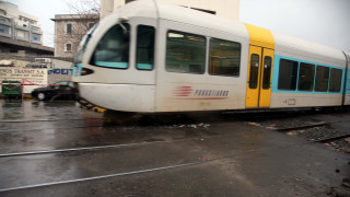 Σύγκρουση τρένου με αυτοκίνητο στον Άγιο Στέφανο - Τραυματισμένος ο οδηγός του ΙΧ