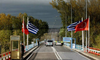 Spiegel: Κλιμακώνεται η ελληνοτουρκική ένταση με αφορμή τη σύλληψη των δύο στρατιωτικών