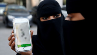 Σ. Αραβία: Νέος νόμος τιμωρεί όσους ψάχνουν κρυφά το κινητό των συντρόφων τους