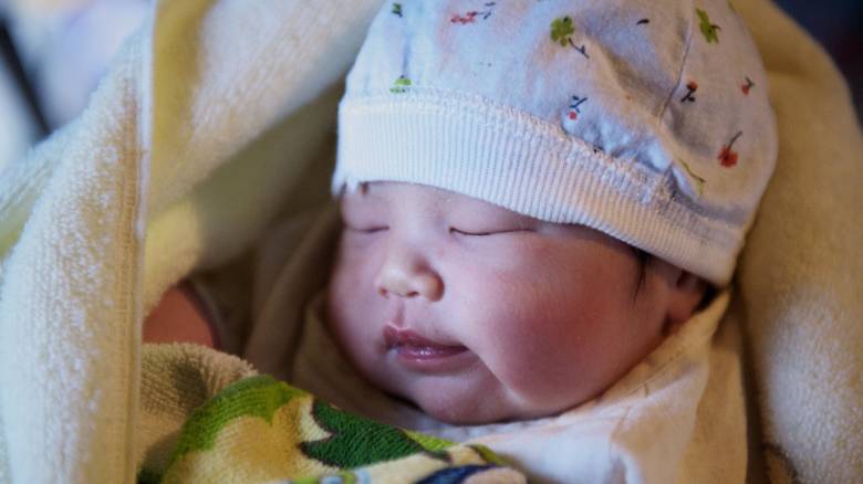 Γεννήθηκε τέσσερα χρόνια μετά τον θάνατο των γονιών του: Η απίστευτη ιστορία ενός μικρού Κινέζου