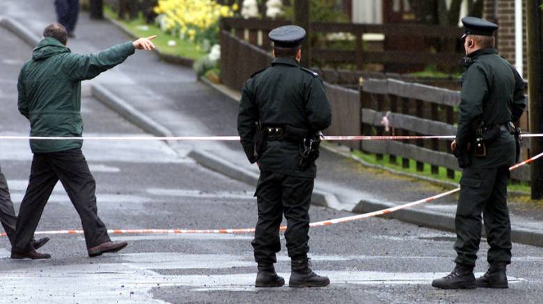 Ιρλανδία: Αστυνομικοί βρήκαν καταζητούμενους δεμένους και περιλουσμένους με μπογιά