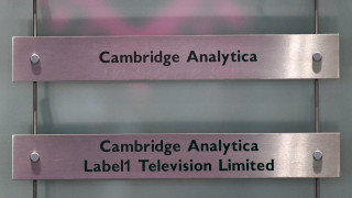 Κλείνει η Cambridge Analytica μετά το σκάνδαλο υποκλοπής δεδομένων