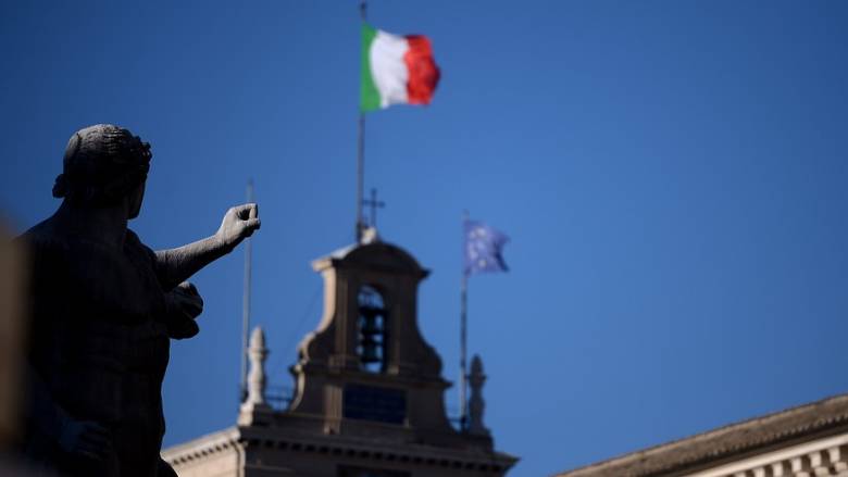 Αναζωπυρώνουν το σενάριο της προληπτικής γραμμής οι εξελίξεις στην Ιταλία