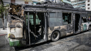 Φωτιά σε λεωφορείο στα Κάτω Πατήσια