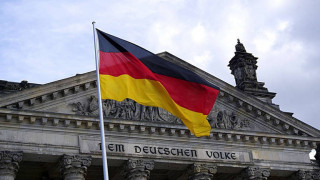 Γερμανική «ντρίμπλα» με μικρότερη ελάφρυνση χρέους και μεγάλο «μαξιλάρι ασφαλείας»