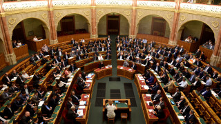 Ουγγαρία: Ψηφίστηκε το νομοσχέδιο που ποινικοποιεί την παροχή βοήθειας σε μετανάστες