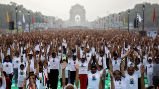 Παγκόσμια Ημέρα Γιόγκα: Η Ινδία... χαιρετάει τον Ήλιο