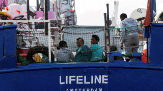 Tο πλοίο Lifeline ψάχνει λιμάνι στη Γαλλία
