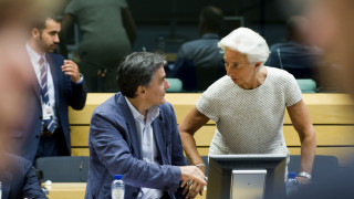 Το ΔΝΤ ανοίγει τα χαρτιά του για χρέος και οικονομία