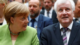 Γερμανία: Ο Ζεεχόφερ θα συζητήσει με τη Μέρκελ και θα αποφασίσει για το πολιτικό του μέλλον