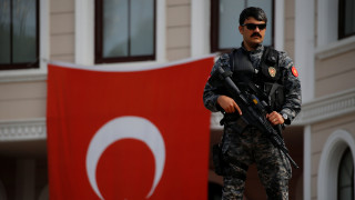 Τουρκία: Νέα σύλληψη συγγραφέα και ανθρωποκυνηγητό για εκατοντάδες υποστηρικτές του