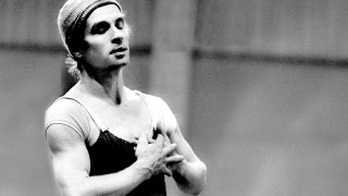 Νουρέγιεφ: 25 χρόνια μετά το θάνατο του η Γαλλία τον αποθεώνει ως θεό του χορού