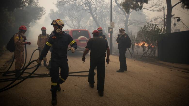 Φωτιές στην Αττική: Πάνω από 20 οι νεκροί και τουλάχιστον 88 οι τραυματίες από τις πυρκαγιές