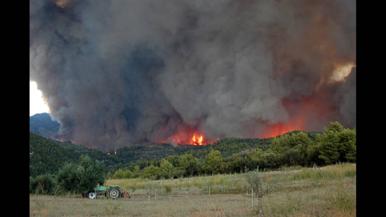 Fwtia Attikh Zaxarw Oi Pio Katastrofikes Pyrkagies Sthn Ellada Apo To 2000 Cnn Gr