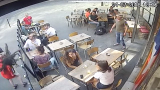 Οργή στη Γαλλία: Άνδρας παρενόχλησε και χαστούκισε κοπέλα