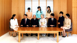 El Pais: Η ιαπωνική αυτοκρατορική οικογένεια κινδυνεύει… να εξαφανιστεί