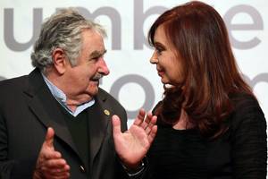 Το 2013, ανυποψίαστος πως το μικρόφωνό του ήταν ανοιχτό σε συνέντευξη Τύπου, χρειάστηκε να απολογηθεί στην τότε πρόεδρο της Αργεντινή, Κριστίνα Φερνάντες Κίρχνερ επειδή αποκάλεσε εκείνη «παλιόγρια» και τον σύζυγό της, επίσης πρώην πρόεδρο, Νέστορ Κίρχνερ 