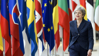 Brexit: «Μαστίγιο και καρότο» από τους «27» στην Τερέζα Μέι