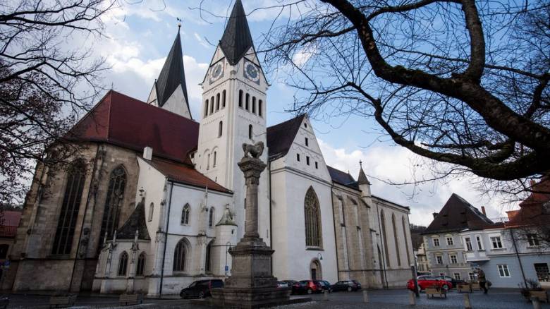Χιλιάδες παιδιά έχουν κακοποιηθεί σεξουαλικά από ιερείς στη Γερμανία