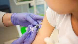 Μέτρα για τα ανεμβολίαστα παιδιά στα σχολεία ζητούν οι παιδίατροι
