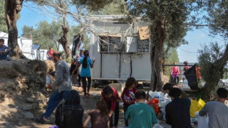 Μόρια: Ακόμη 400 πρόσφυγες αναχωρούν για το λιμάνι του Πειραιά