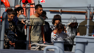 Στο λιμάνι της Βαλέτας αποβιβάστηκαν οι μετανάστες του Aquarius