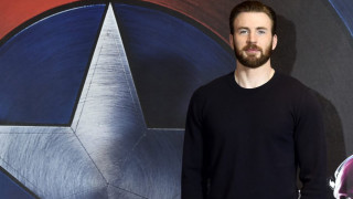 Ο Captain America «κρεμάει» την ασπίδα του