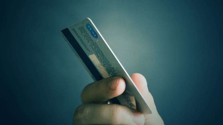 Χρεωστικές κάρτες: Σοβαροί κίνδυνοι πίσω από τις ανέπαφες συναλλαγές