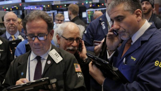 Μίνι «κραχ» στις διεθνείς αγορές: Sell-off στη Wall Street με «βουτιά» 831 μονάδων στον Dow Jones