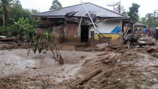 Δεκάδες νεκροί από καταρρακτώδεις βροχές στην Ινδονησία