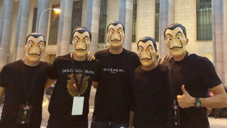 Ποδοσφαιριστές της εθνικής Ισπανίας πήγαν στο Νομισματοκοπείο με μάσκες La Casa de Papel