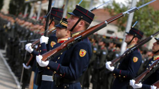 Αναδρομικά επιδόματα εορτών και αδείας 2.500 ευρώ διεκδικούν οι στρατιωτικοί