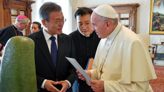 Ο Κιμ Γιονγκ Ουν προσκάλεσε τον πάπα Φραγκίσκο στη Β. Κορέα