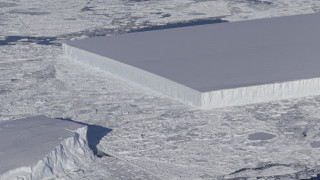 Εντυπωσιακή φωτογραφία: Ένα ασυνήθιστο παγόβουνο απαθανάτισε η NASA