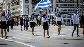28η Οκτωβρίου: Σε εξέλιξη η μαθητική παρέλαση στην Αθήνα