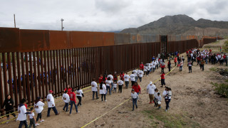 ΗΠΑ: Χιλιάδες Αμερικανοί στρατιώτες ενδέχεται να αναπτυχθούν στα σύνορα με το Μεξικό