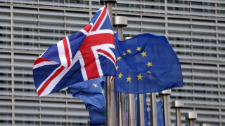 Brexit: Η ΕΕ θα προτείνει συμβιβασμό για τα τελωνεία και τα σύνορα