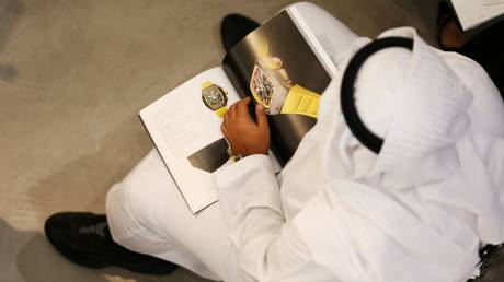 Χρονομηχανές $2.6 εκατ: μέσα στην πρώτη δημοπρασία ρολογιών των Sotheby's στο Ντουμπάι