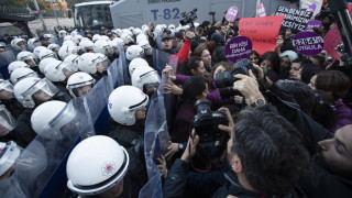 Κωνσταντινούπολη: Η αστυνομία ήθελε να εμποδίσει πορεία κατά της βίας σε βάρος των γυναικών