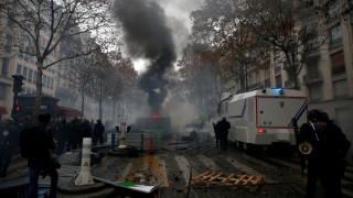 Γαλλία: Καταλήψεις σε λύκεια και συγκρούσεις με την αστυνομία για τα «κίτρινα γιλέκα»