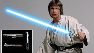 Star Wars: Σε δημοπρασία το φωτόσπαθο του Λουκ Σκαϊγουόκερ και άλλα μοναδικά αντικείμενα
