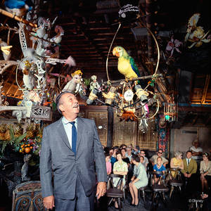 1963. Μέσα στο Tiki Room της Disneyland.