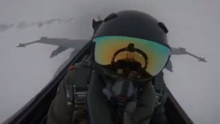 Συγκλονιστικό βίντεο: Η στιγμή που κεραυνός χτυπάει F-18