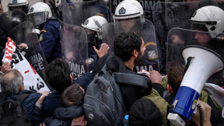 ΕΔΕ κατά αστυνομικών για τους τραυματισμούς στην πορεία των εκπαιδευτικών – Καταδικάζει η Γεροβασίλη
