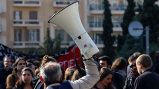 Απεργία ΑΔΕΔΥ: «Παραλύει» το Δημόσιο την Πέμπτη - Κλειστά σχολεία
