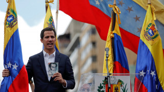 Στην κόψη του ξυραφιού η Βενεζουέλα: Ο Γκουάιδο αυτοανακηρύχθηκε πρόεδρος με στήριξη των ΗΠΑ
