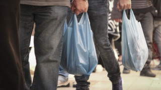 Πλαστική σακούλα: «Ναι μεν, αλλά» από τις περιβαλλοντικές οργανώσεις για τη μείωση της χρήσης της