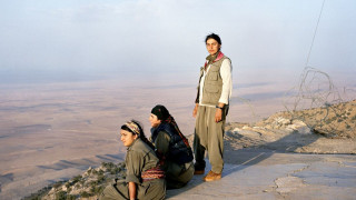 Οι γυναίκες πίσω από τα όπλα: Οι μαχήτριες των κουρδικών δυνάμεων συστήνονται